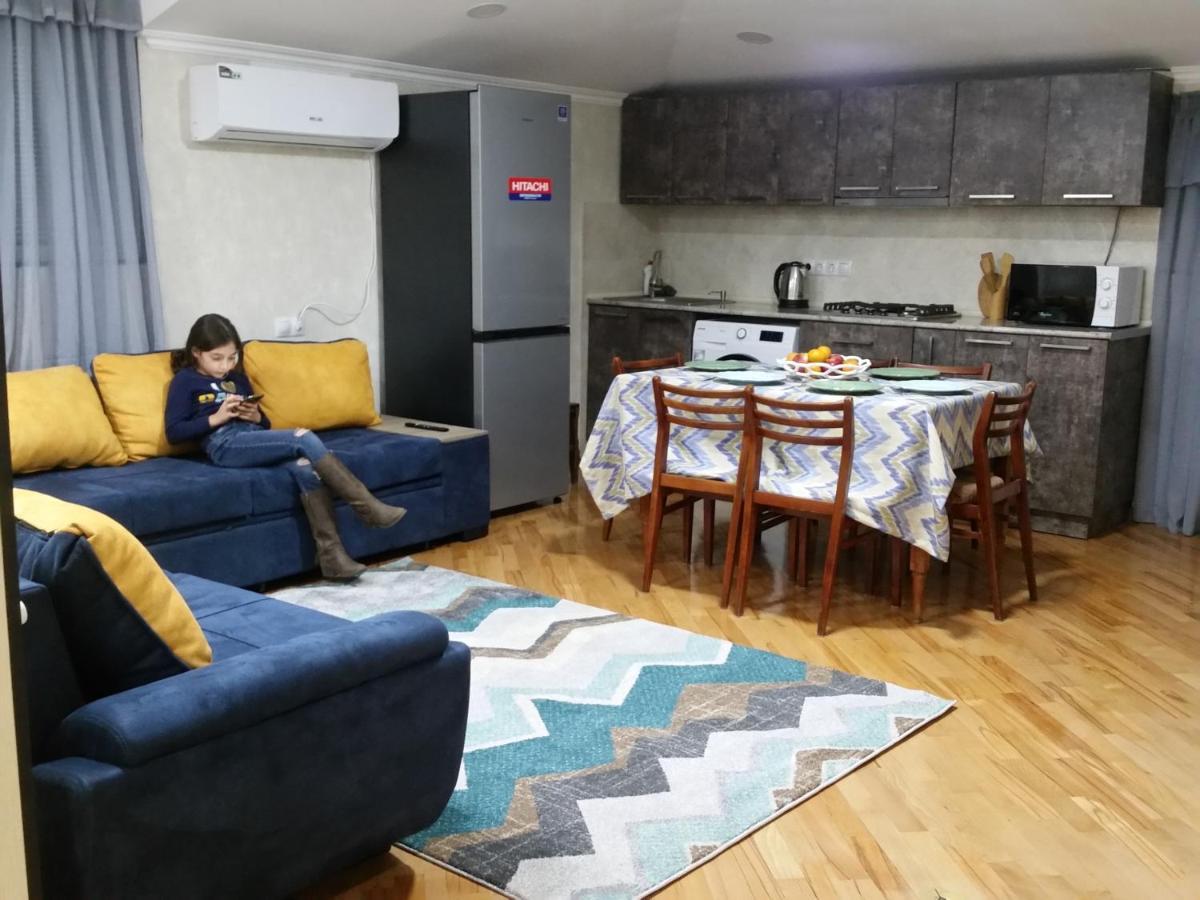 Guest House 15A Koetaisi Buitenkant foto
