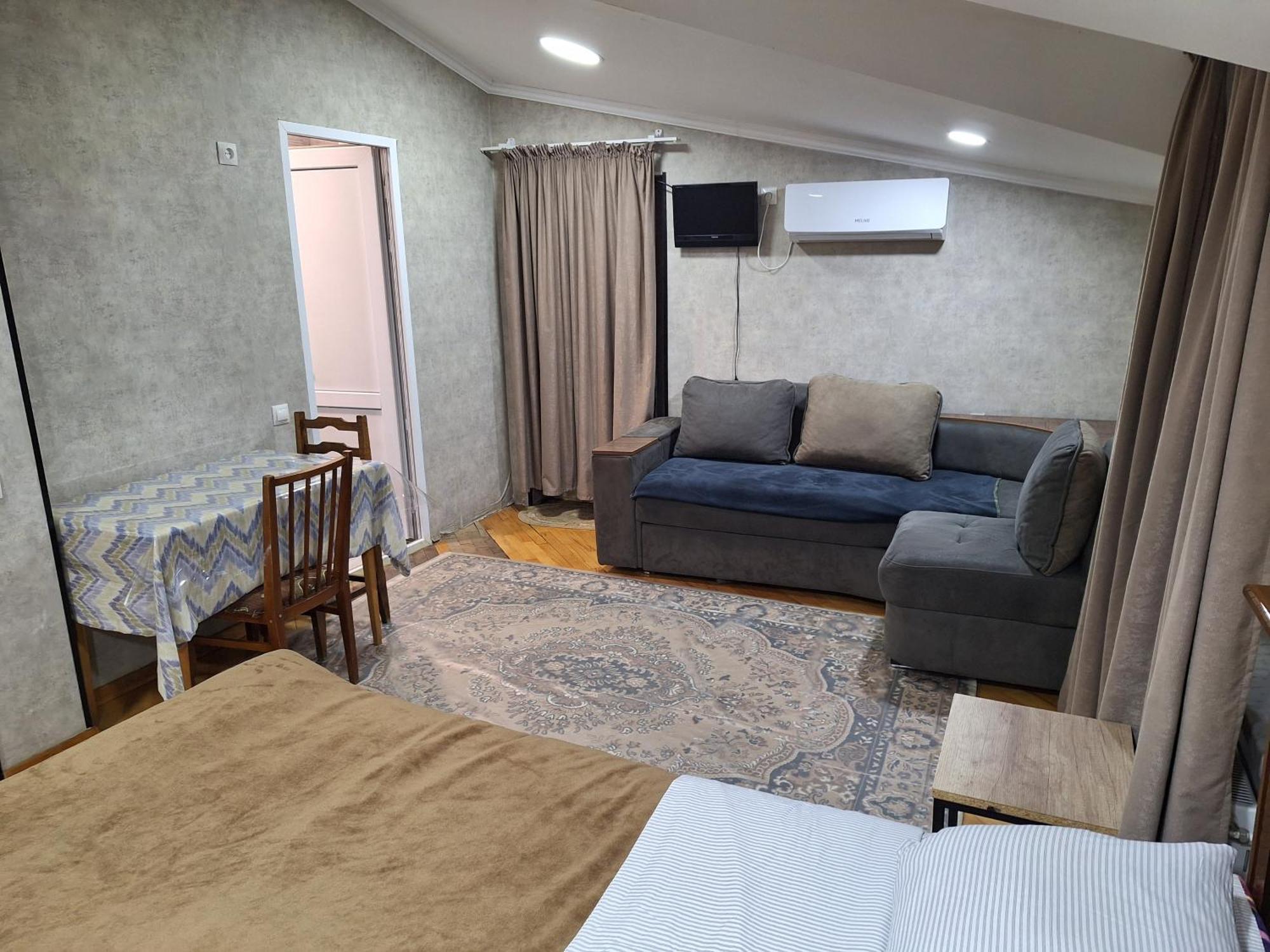 Guest House 15A Koetaisi Buitenkant foto